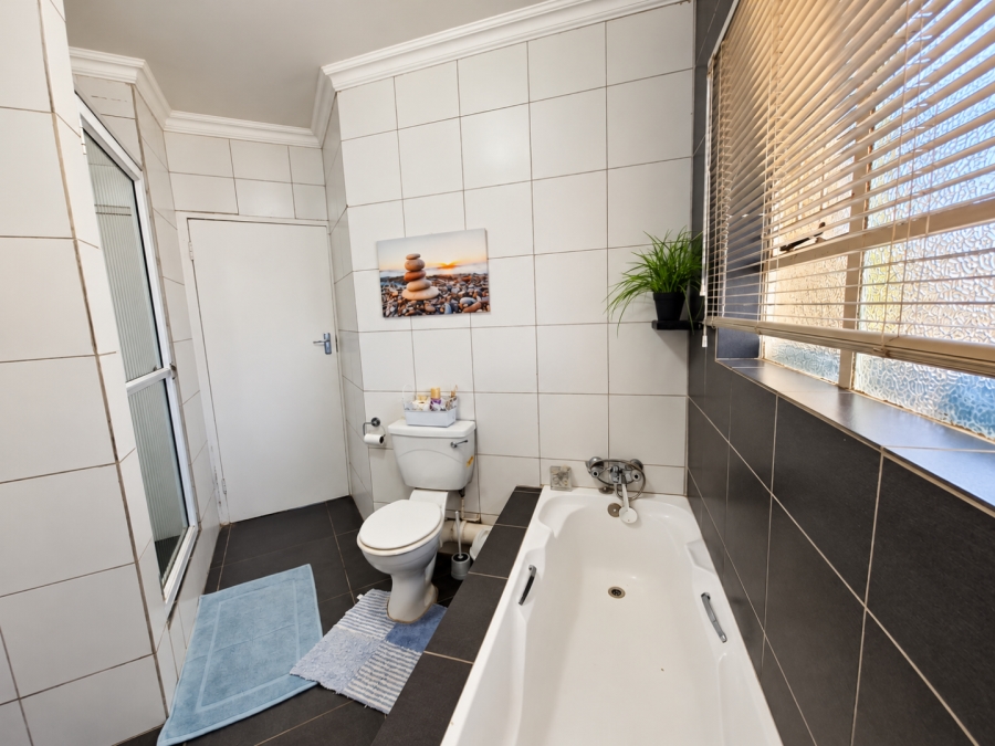 3 Bedroom Property for Sale in Uitsig Free State